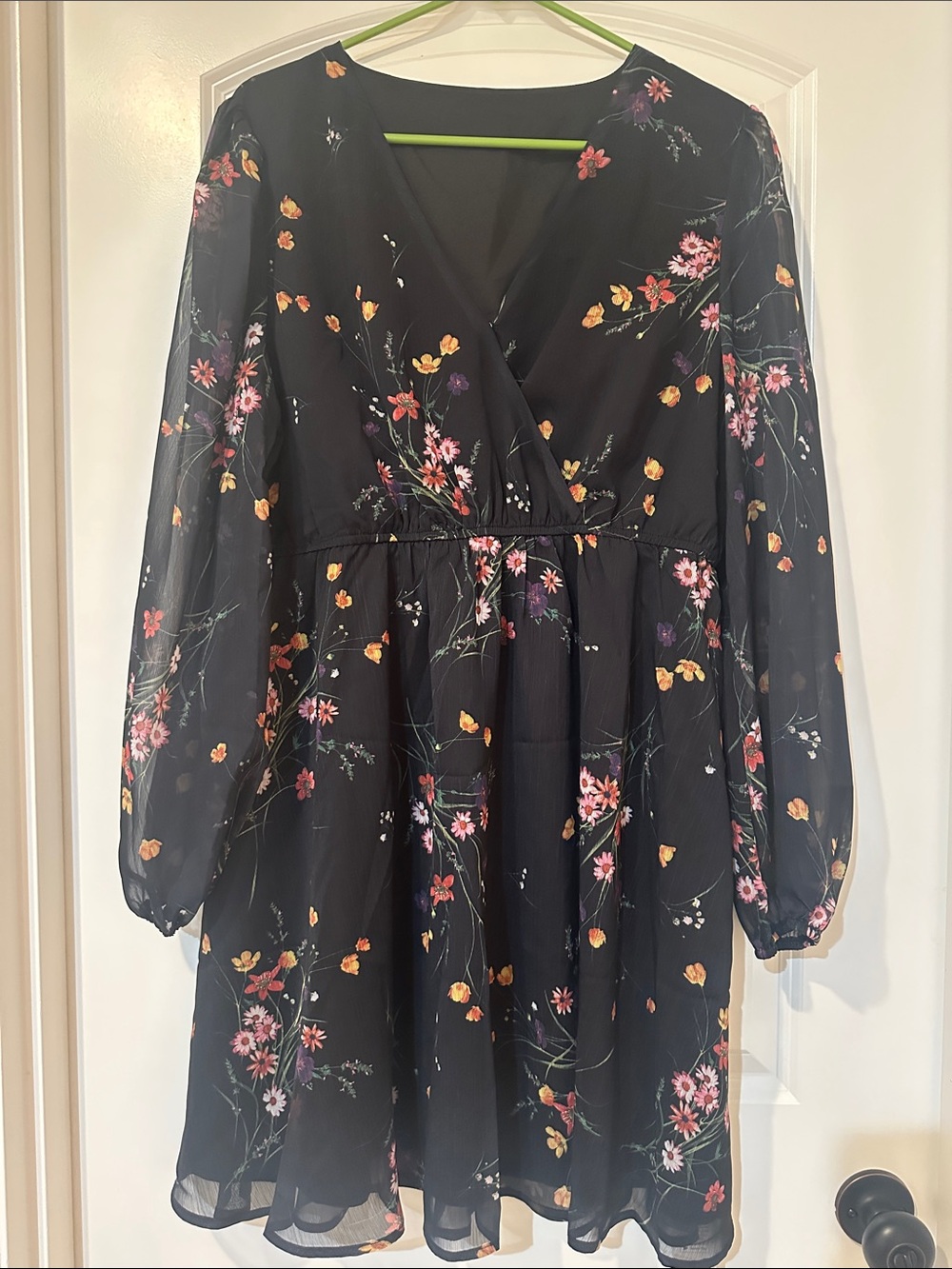 Cupshe, Black Floral Long-Sleeve V-Neck Dress, XL